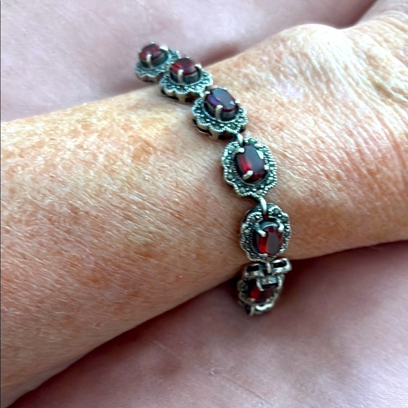 Elegant Silver and Red Gemstone Bracelet - Picture 2 of 3